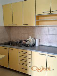 ĆIRPANOVA UL. - ODLIČAN, DVOSOBAN STAN 42 M2 + TERASA SA OTVORENIM POGLEDOM!